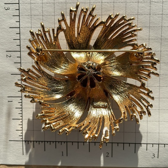 Vintage Monet Brooch - Picture 2 of 2